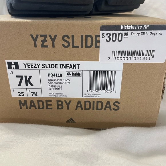 Preloved BLACK ADIDAS YEZZY SLIDES - Picture 8 of 15